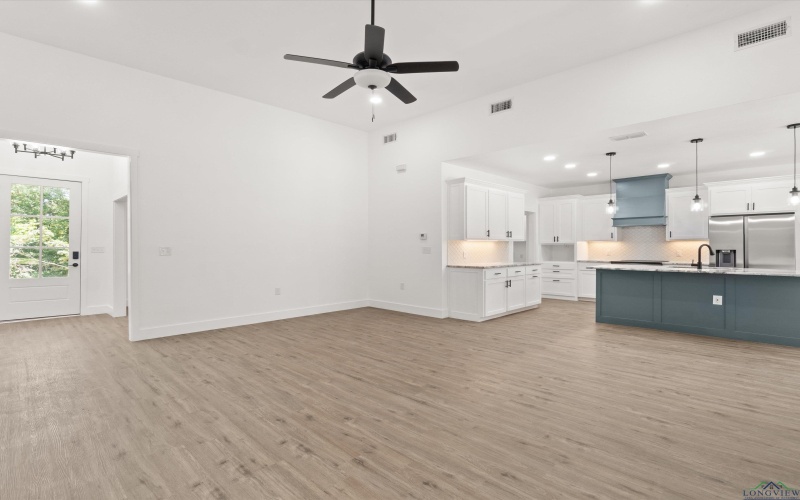 101 Jamaica, White Oak, TX 75693, 4 Habitaciones Habitaciones , ,3 BañosBaños,Residential,En Venta,101 Jamaica,20255309