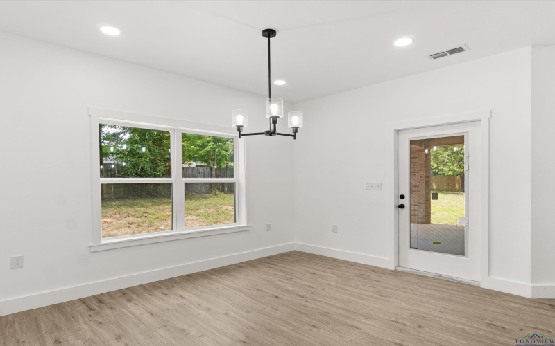 101 Jamaica, White Oak, TX 75693, 4 Habitaciones Habitaciones , ,3 BañosBaños,Residential,En Venta,101 Jamaica,20255309