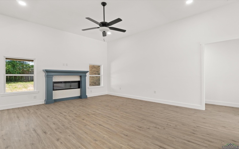 101 Jamaica, White Oak, TX 75693, 4 Habitaciones Habitaciones , ,3 BañosBaños,Residential,En Venta,101 Jamaica,20255309