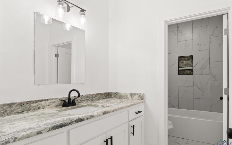 101 Jamaica, White Oak, TX 75693, 4 Habitaciones Habitaciones , ,3 BañosBaños,Residential,En Venta,101 Jamaica,20255309