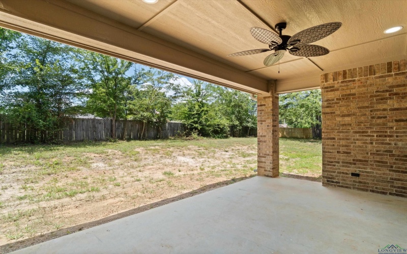101 Jamaica, White Oak, TX 75693, 4 Habitaciones Habitaciones , ,3 BañosBaños,Residential,En Venta,101 Jamaica,20255309