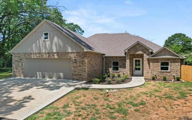 101 Jamaica, White Oak, TX 75693, 4 Habitaciones Habitaciones , ,3 BañosBaños,Residential,En Venta,101 Jamaica,20255309