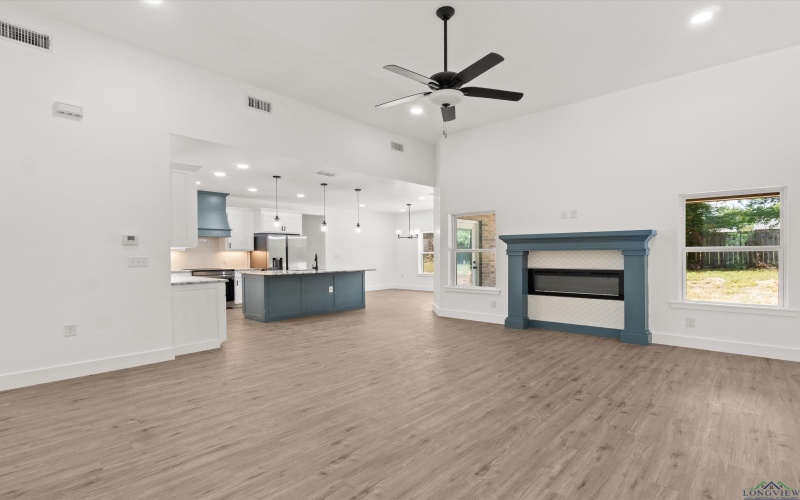 101 Jamaica, White Oak, TX 75693, 4 Habitaciones Habitaciones , ,3 BañosBaños,Residential,En Venta,101 Jamaica,20255309