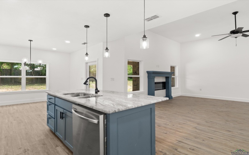 101 Jamaica, White Oak, TX 75693, 4 Habitaciones Habitaciones , ,3 BañosBaños,Residential,En Venta,101 Jamaica,20255309