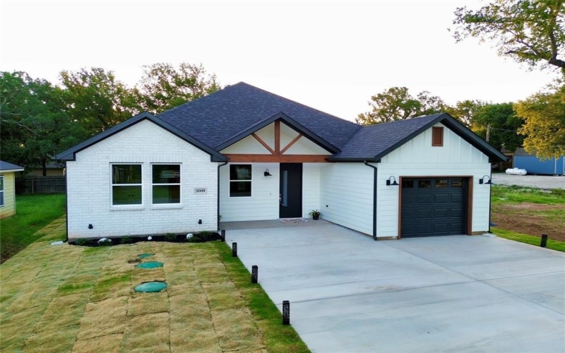 3009 Rock Wood Drive, Granbury, TX 76048, 3 Bedrooms Bedrooms, ,2 BathroomsBathrooms,Residential,For Sale,3009 Rock Wood Drive,21010012