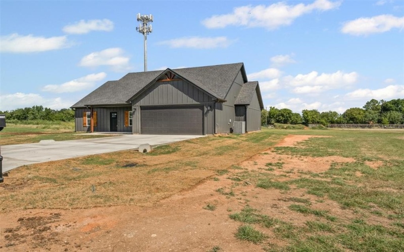 3906 Chippewa Court, Granbury, TX 76048, 3 Bedrooms Bedrooms, ,2 BathroomsBathrooms,Residential,For Sale,3906 Chippewa Court,0,21015888