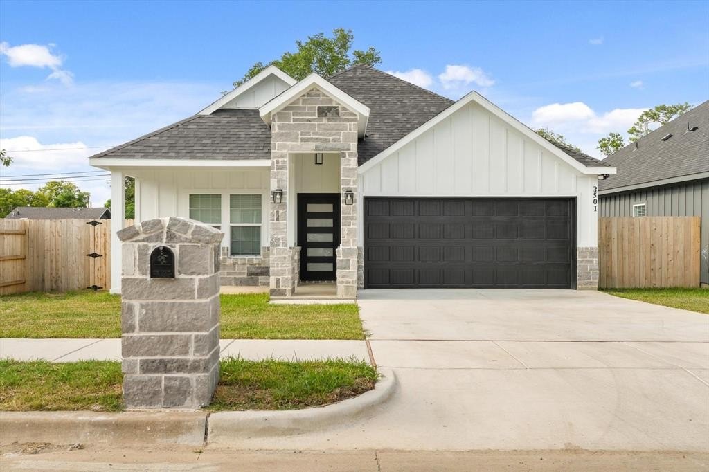 3501 Thannisch Avenue, Fort Worth, TX 76105, 4 Bedrooms Bedrooms, ,2 BathroomsBathrooms,Residential,For Sale,3501 Thannisch Avenue,21017150