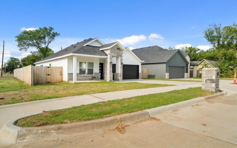 3501 Thannisch Avenue, Fort Worth, TX 76105, 4 Bedrooms Bedrooms, ,2 BathroomsBathrooms,Residential,For Sale,3501 Thannisch Avenue,21017150