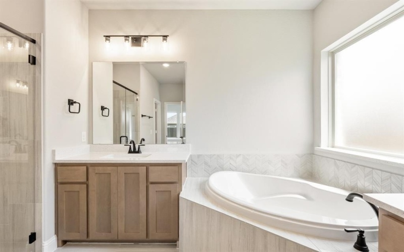 2612 Acton Drive, Mansfield, TX 76084, 5 Habitaciones Habitaciones , ,5 BañosBaños,Residential,En Venta,2612 Acton Drive,0,21017789