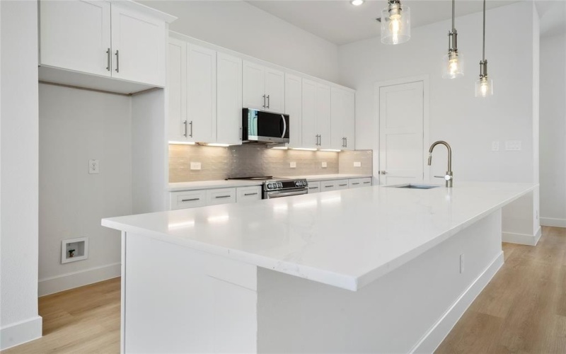 13351 Goodland Street #207, Farmers Branch, TX 75234, 3 Habitaciones Habitaciones , ,3 BañosBaños,Residential,En Venta,13351 Goodland Street,0,21018207