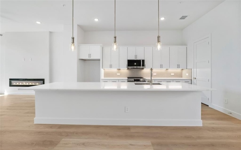 13351 Goodland Street #207, Farmers Branch, TX 75234, 3 Habitaciones Habitaciones , ,3 BañosBaños,Residential,En Venta,13351 Goodland Street,0,21018207