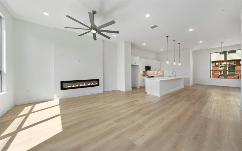 13351 Goodland Street #207, Farmers Branch, TX 75234, 3 Habitaciones Habitaciones , ,3 BañosBaños,Residential,En Venta,13351 Goodland Street,0,21018207