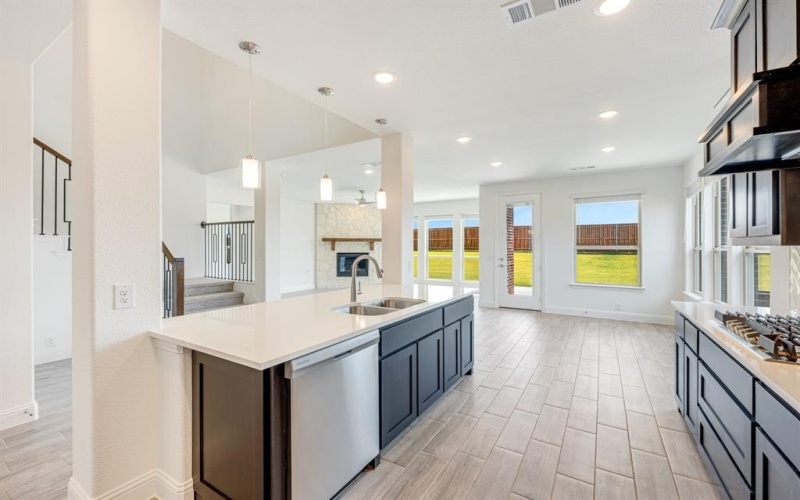 220 Claywood Drive, Glenn Heights, TX 75154, 6 Bedrooms Bedrooms, ,6 BathroomsBathrooms,Residential,For Sale,220 Claywood Drive,0,21018379