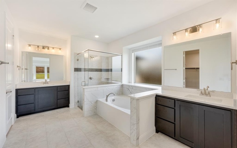 220 Claywood Drive, Glenn Heights, TX 75154, 6 Bedrooms Bedrooms, ,6 BathroomsBathrooms,Residential,For Sale,220 Claywood Drive,0,21018379