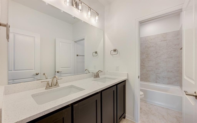 220 Claywood Drive, Glenn Heights, TX 75154, 6 Bedrooms Bedrooms, ,6 BathroomsBathrooms,Residential,For Sale,220 Claywood Drive,0,21018379