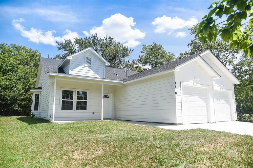 1810 Division Street, Commerce, TX 75428, 3 Bedrooms Bedrooms, ,2 BathroomsBathrooms,Residential,For Sale,1810 Division Street,21018459
