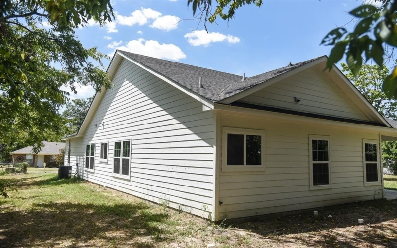 1810 Division Street, Commerce, TX 75428, 3 Bedrooms Bedrooms, ,2 BathroomsBathrooms,Residential,For Sale,1810 Division Street,21018459