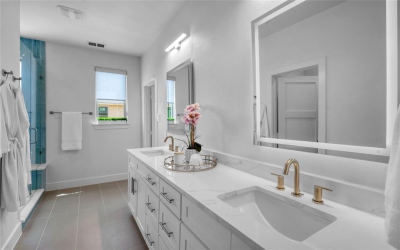 13351 Goodland Street #206, Farmers Branch, TX 75234, 3 Habitaciones Habitaciones , ,3 BañosBaños,Residential,En Venta,13351 Goodland Street,0,21018757