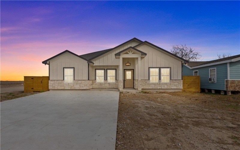 947 Mesquite Street, Robstown, TX 78380, 3 Bedrooms Bedrooms, ,2 BathroomsBathrooms,Residential,For Sale,947 Mesquite Street,462622