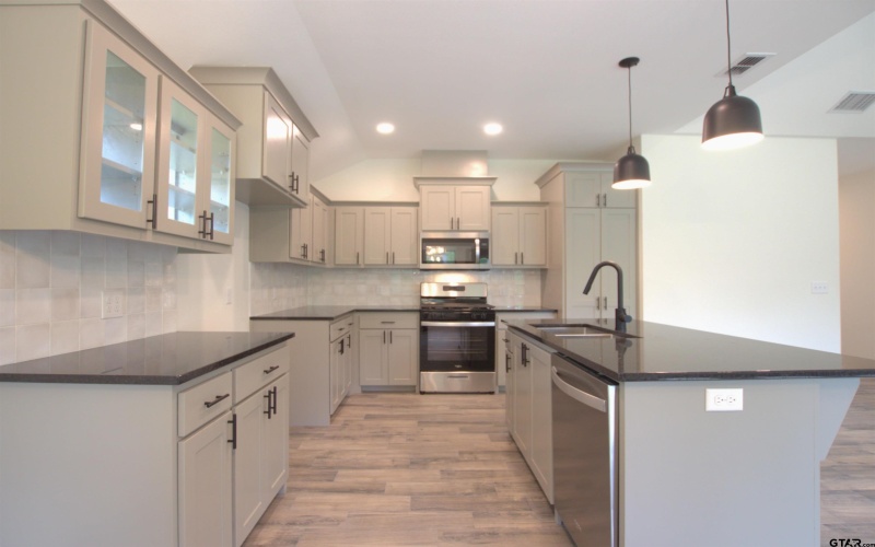 16318 Crossing Cir., Lindale, TX 75771, 3 Bedrooms Bedrooms, ,2 BathroomsBathrooms,Residential,For Sale,16318 Crossing Cir.,25011649