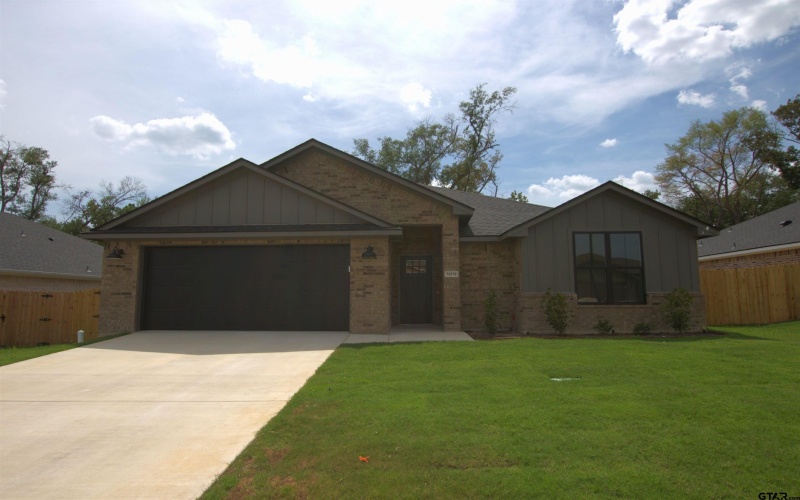 16318 Crossing Cir., Lindale, TX 75771, 3 Bedrooms Bedrooms, ,2 BathroomsBathrooms,Residential,For Sale,16318 Crossing Cir.,25011649