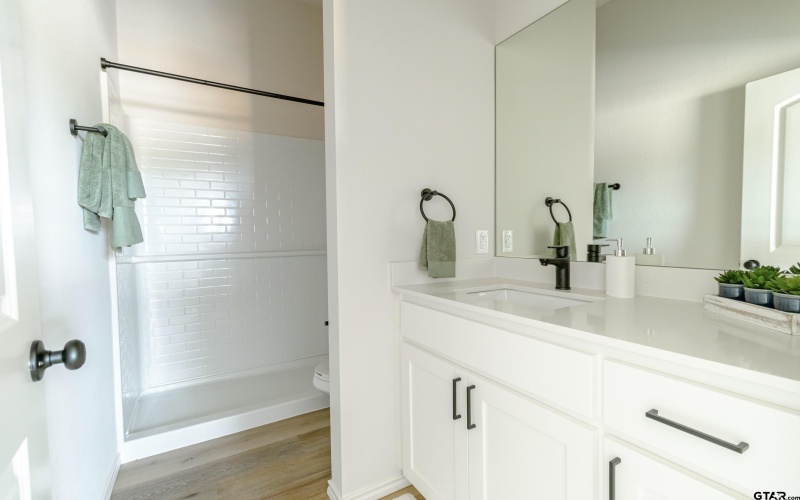 167 Blue Bird Ln #6107, Mineola, TX 75773, 2 Habitaciones Habitaciones , ,2 BañosBaños,Residential,En Venta,167 Blue Bird Ln #6107,25011657