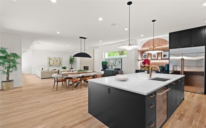6906 Clayton Avenue, Dallas, TX 75214, 5 Bedrooms Bedrooms, ,6 BathroomsBathrooms,Residential,For Sale,6906 Clayton Avenue,21009079
