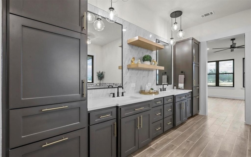 3043 Haylee Drive, Granbury, TX 76048, 3 Habitaciones Habitaciones , ,5 BañosBaños,Residential,En Venta,3043 Haylee Drive,21012712