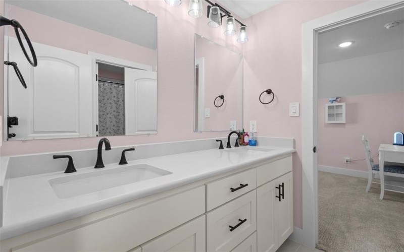 210 Dollie Road, Grandview, TX 76050, 5 Habitaciones Habitaciones , ,3 BañosBaños,Residential,En Venta,210 Dollie Road,0,21012960
