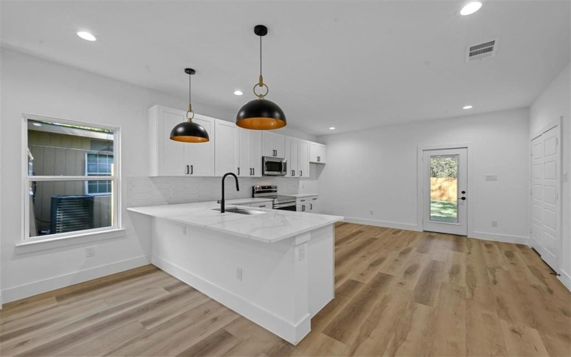 5424 Bourquin Street, Dallas, TX 75210, 4 Bedrooms Bedrooms, ,2 BathroomsBathrooms,Residential,For Sale,5424 Bourquin Street,21018283
