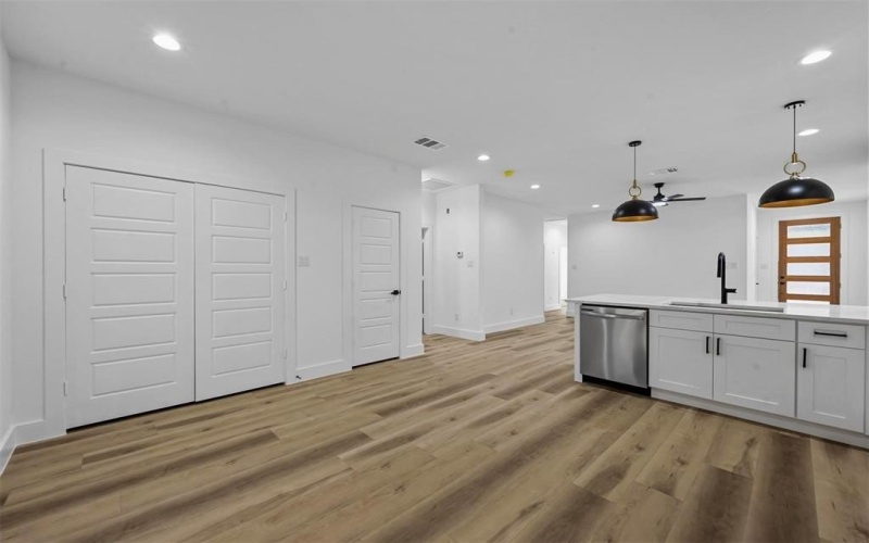 5424 Bourquin Street, Dallas, TX 75210, 4 Bedrooms Bedrooms, ,2 BathroomsBathrooms,Residential,For Sale,5424 Bourquin Street,21018283
