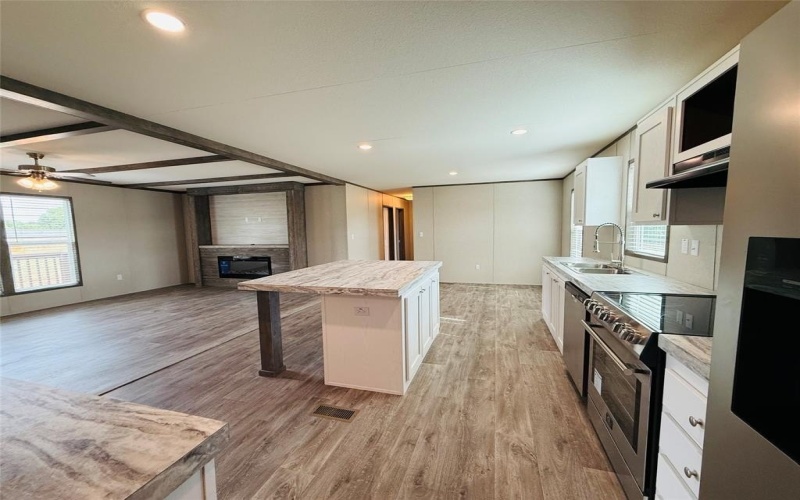 5904 Flint Drive, Granbury, TX 76048, 4 Habitaciones Habitaciones , ,2 BañosBaños,Residential,En Venta,5904 Flint Drive,21018335