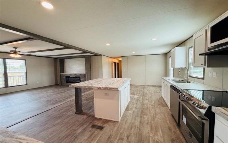 5904 Flint Drive, Granbury, TX 76048, 4 Habitaciones Habitaciones , ,2 BañosBaños,Residential,En Venta,5904 Flint Drive,21018335