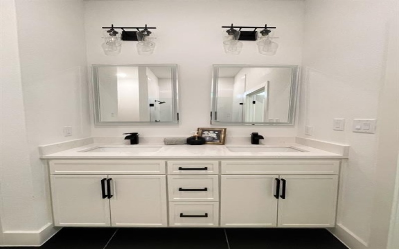 2833 Avenue L, Fort Worth, TX 76105, 4 Bedrooms Bedrooms, ,2 BathroomsBathrooms,Residential,For Sale,2833 Avenue L,0,21018833