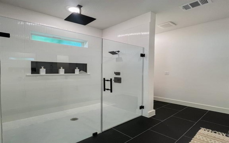 2833 Avenue L, Fort Worth, TX 76105, 4 Bedrooms Bedrooms, ,2 BathroomsBathrooms,Residential,For Sale,2833 Avenue L,0,21018833