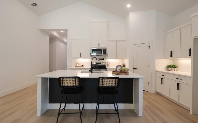 2833 Avenue L, Fort Worth, TX 76105, 4 Bedrooms Bedrooms, ,2 BathroomsBathrooms,Residential,For Sale,2833 Avenue L,0,21018833