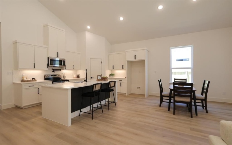 2833 Avenue L, Fort Worth, TX 76105, 4 Bedrooms Bedrooms, ,2 BathroomsBathrooms,Residential,For Sale,2833 Avenue L,0,21018833