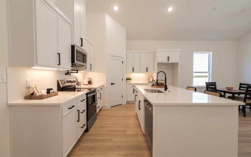 2833 Avenue L, Fort Worth, TX 76105, 4 Bedrooms Bedrooms, ,2 BathroomsBathrooms,Residential,For Sale,2833 Avenue L,0,21018833