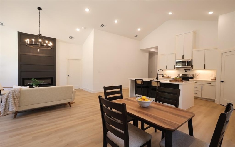 2833 Avenue L, Fort Worth, TX 76105, 4 Bedrooms Bedrooms, ,2 BathroomsBathrooms,Residential,For Sale,2833 Avenue L,0,21018833