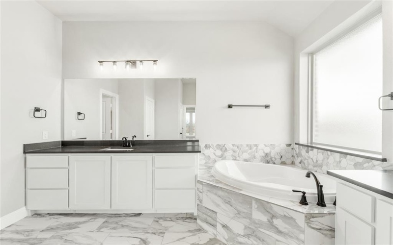 570 Crystal Lake Lane, Red Oak, TX 75154, 3 Habitaciones Habitaciones , ,2 BañosBaños,Residential,En Venta,570 Crystal Lake Lane,0,21019335