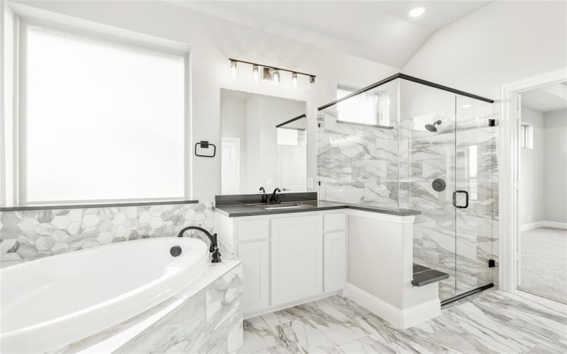 570 Crystal Lake Lane, Red Oak, TX 75154, 3 Habitaciones Habitaciones , ,2 BañosBaños,Residential,En Venta,570 Crystal Lake Lane,0,21019335