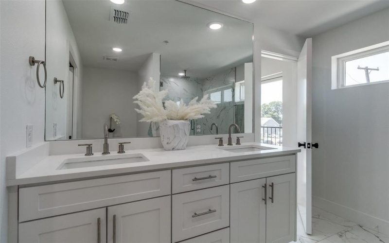4701 San Jacinto Street #103, Dallas, TX 75204, 2 Bedrooms Bedrooms, ,2 BathroomsBathrooms,Residential,For Sale,4701 San Jacinto Street,0,21019577