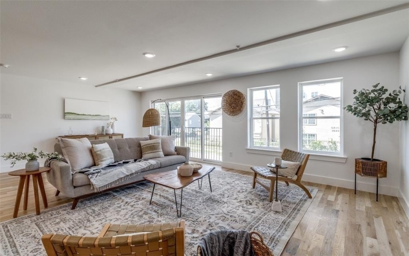 4701 San Jacinto Street #103, Dallas, TX 75204, 2 Bedrooms Bedrooms, ,2 BathroomsBathrooms,Residential,For Sale,4701 San Jacinto Street,0,21019577