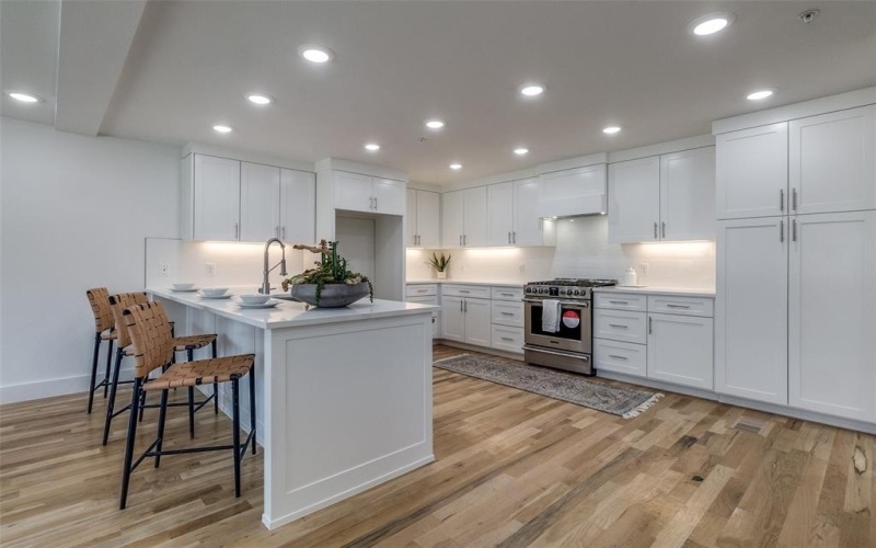 4701 San Jacinto Street #103, Dallas, TX 75204, 2 Bedrooms Bedrooms, ,2 BathroomsBathrooms,Residential,For Sale,4701 San Jacinto Street,0,21019577