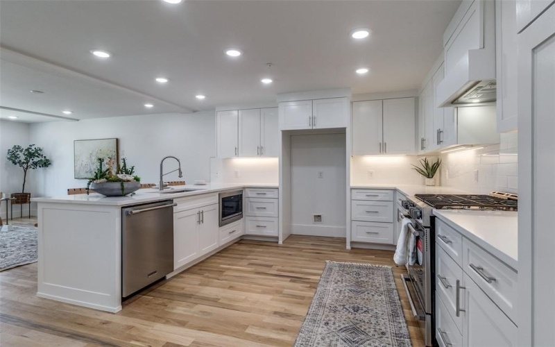 4701 San Jacinto Street #103, Dallas, TX 75204, 2 Bedrooms Bedrooms, ,2 BathroomsBathrooms,Residential,For Sale,4701 San Jacinto Street,0,21019577