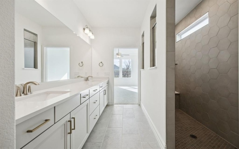 320 Cloverdale Lane, McKinney, TX 75071, 2 Habitaciones Habitaciones , ,2 BañosBaños,Residential,En Venta,320 Cloverdale Lane,0,21019608