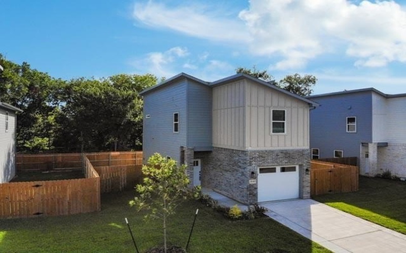 2654 Sutton Street, Dallas, TX 75210, 3 Habitaciones Habitaciones , ,2 BañosBaños,Residential,En Venta,2654 Sutton Street,21019839