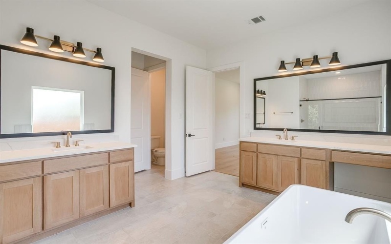 8504 Lacey Road, North Richland Hills, TX 76182, 5 Bedrooms Bedrooms, ,5 BathroomsBathrooms,Residential,For Sale,8504 Lacey Road,21019874