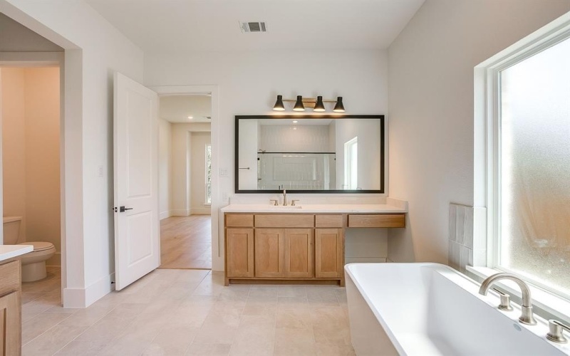 8504 Lacey Road, North Richland Hills, TX 76182, 5 Bedrooms Bedrooms, ,5 BathroomsBathrooms,Residential,For Sale,8504 Lacey Road,21019874
