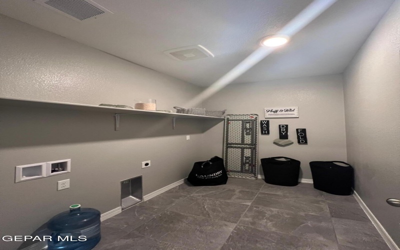 12809 de La Rosa Avenue, El Paso, TX 79928, 4 Bedrooms Bedrooms, ,1 BathroomBathrooms,Residential,For Sale,12809 de La Rosa Avenue,927607